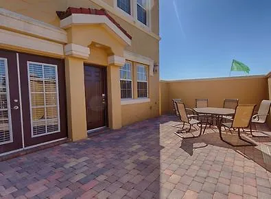 Courtyard Retreat Villa Davenport United States